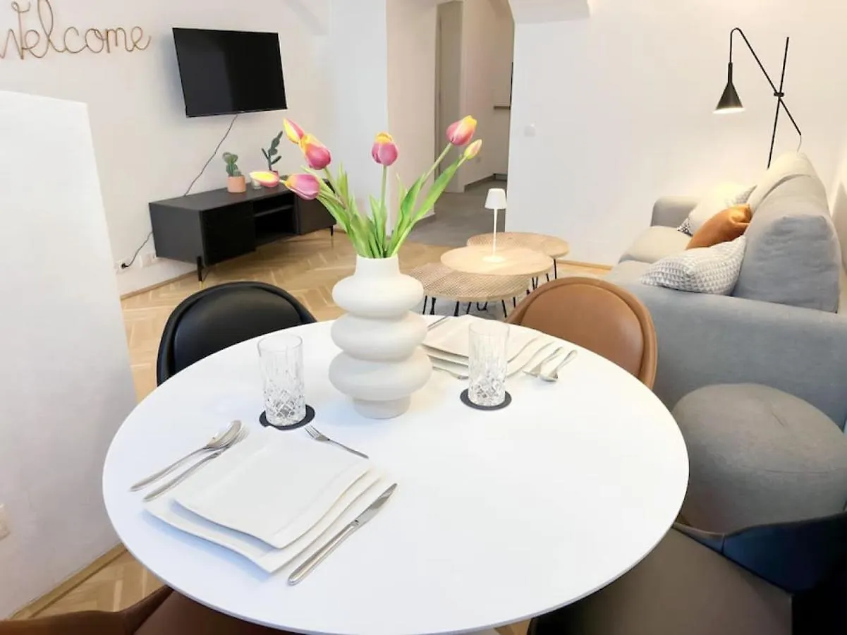 Cozy And Stylish Flat Close To Schoenbrunn Palace Vienna Apartment